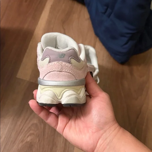 New Balance Kids Pink & Cream Suede Mesh Sneakers - Picture 5 of 7